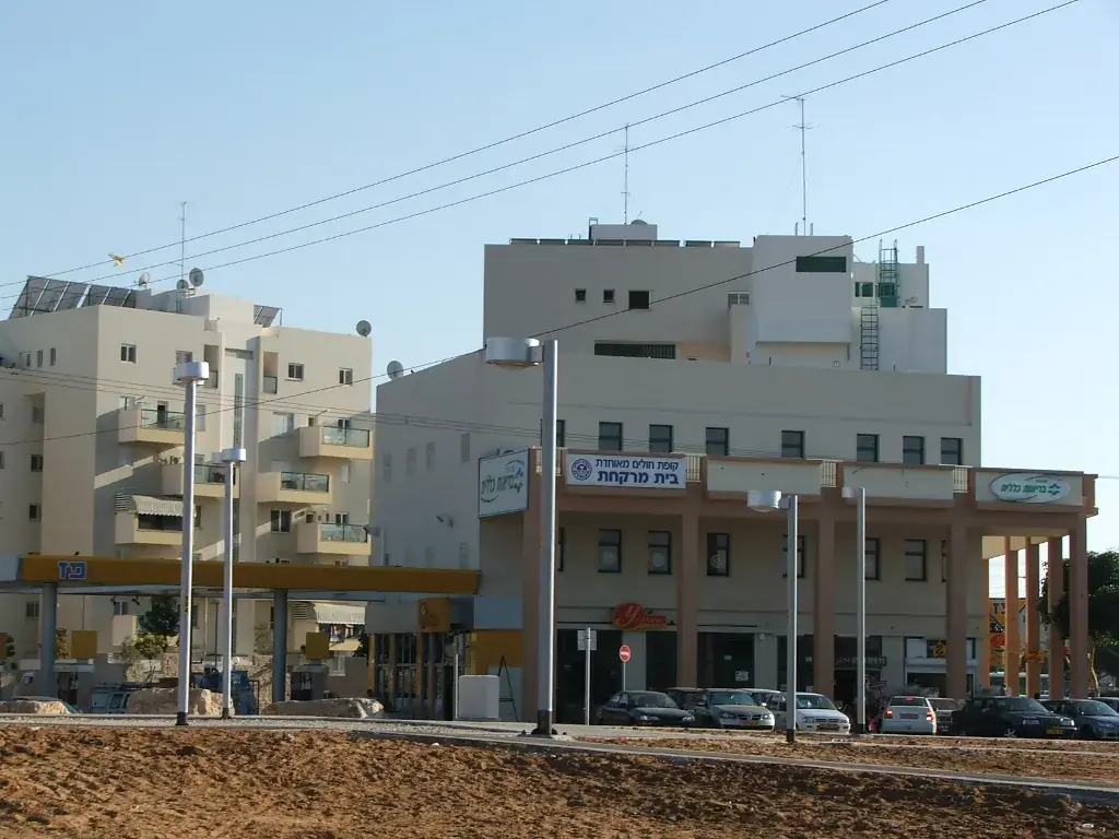 צילום תחנת דלק ומרכז מסחרי בנווה דקלים מאתר גלובוס